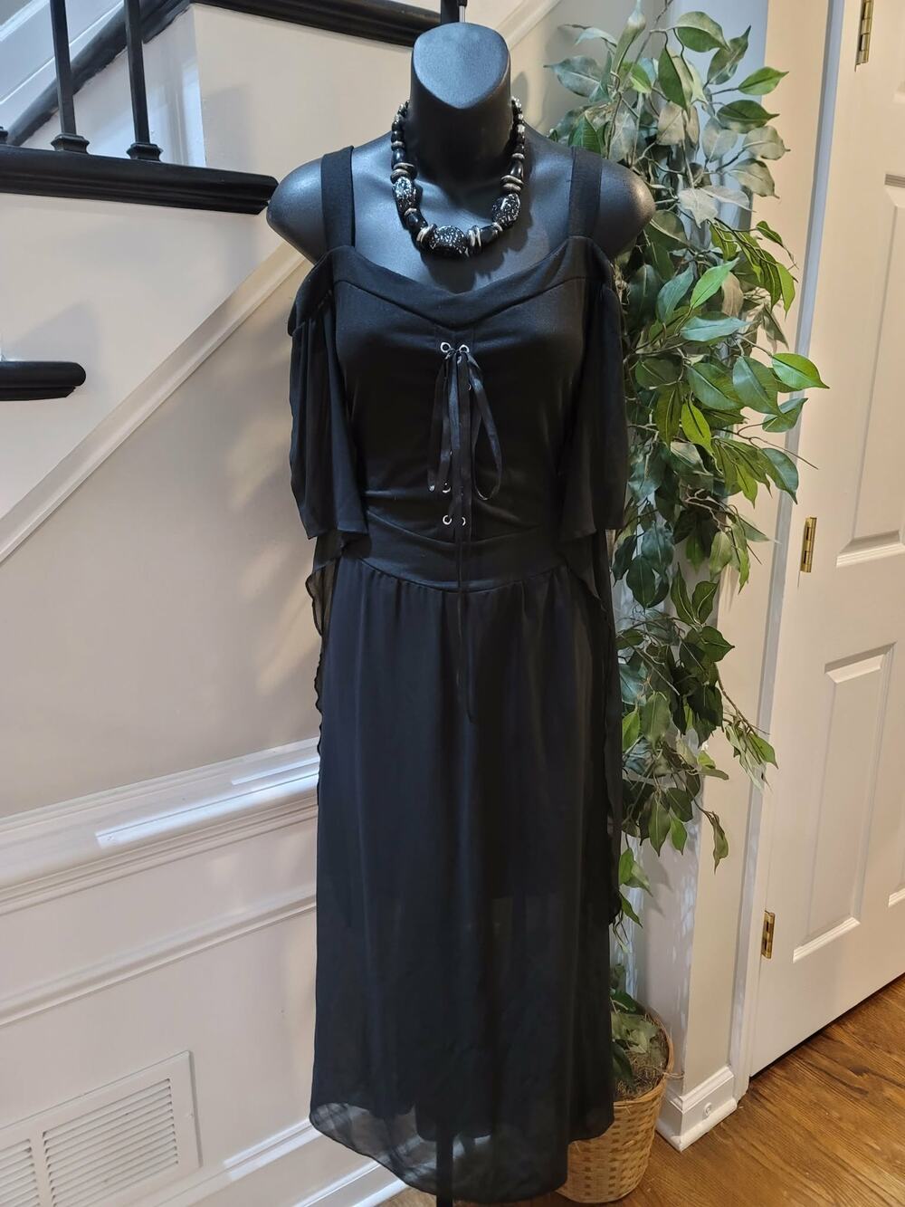Gothic-Style Costume Dress Women's Large Black Cold Shoulder Trumpet Sleeves
